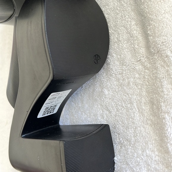 ASOS DESIGN Nebi chunky platform heeled mules in black - Picture 6 of 8